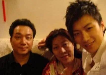 朱茵父母家庭背景,揭秘明星父母背后的传奇故事