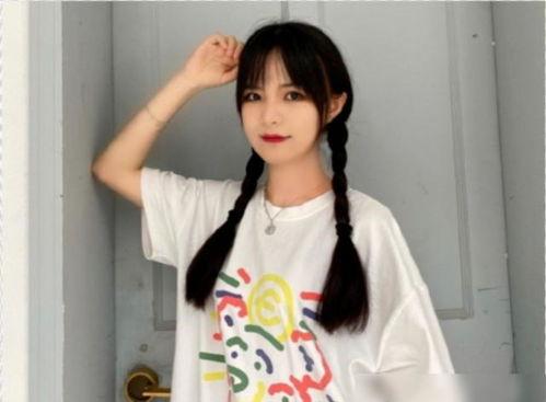 网红七七多少岁了,年龄成谜，她究竟多少岁了？”